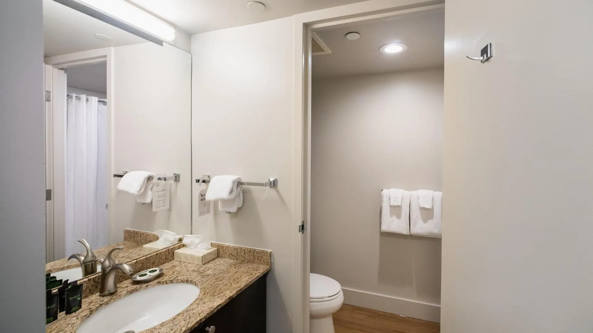 Gage Suites At Ubc Vancouver Hotel